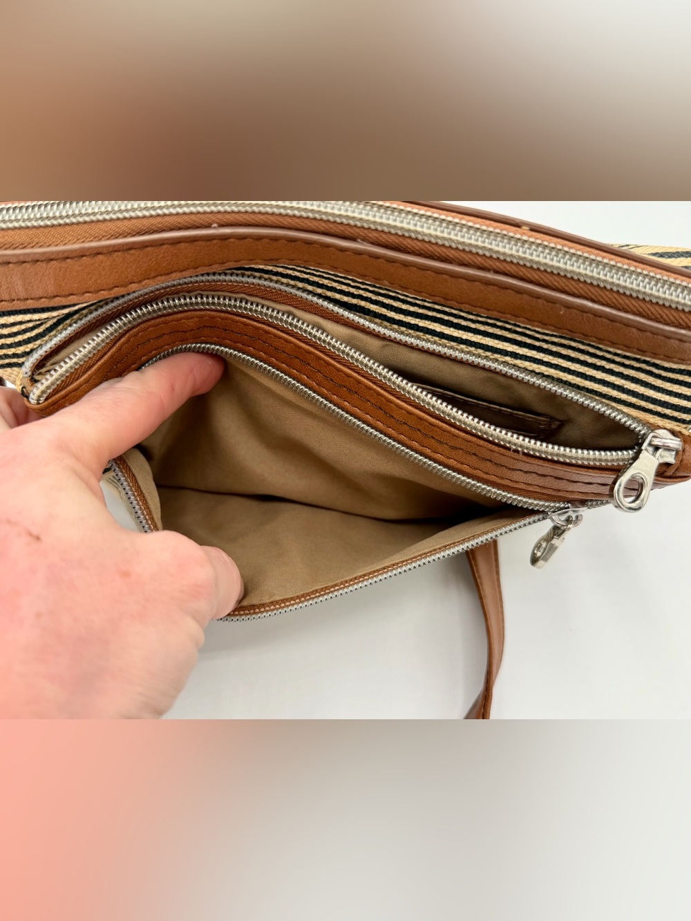 Relic Striped Canvas Crossbody Bag Tan Faux Leather Trim Multi Pocket Boho Purse - Picture 8 of 16